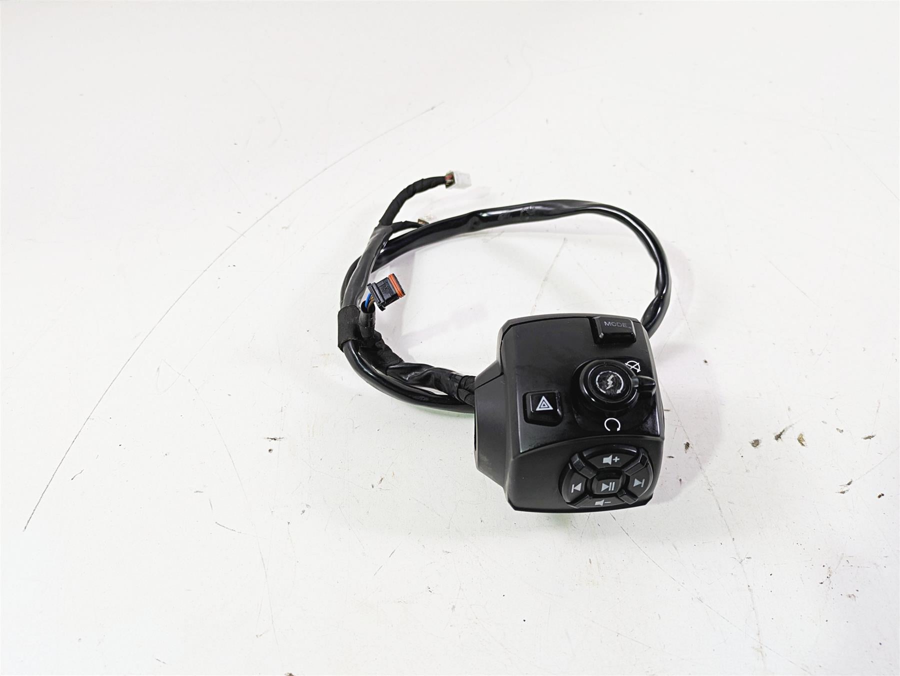 2022 Harley RA1250 S Pan America Right Hand Control Switch 71500523A {{ shop.shopifyCountryName }} - Mototech271