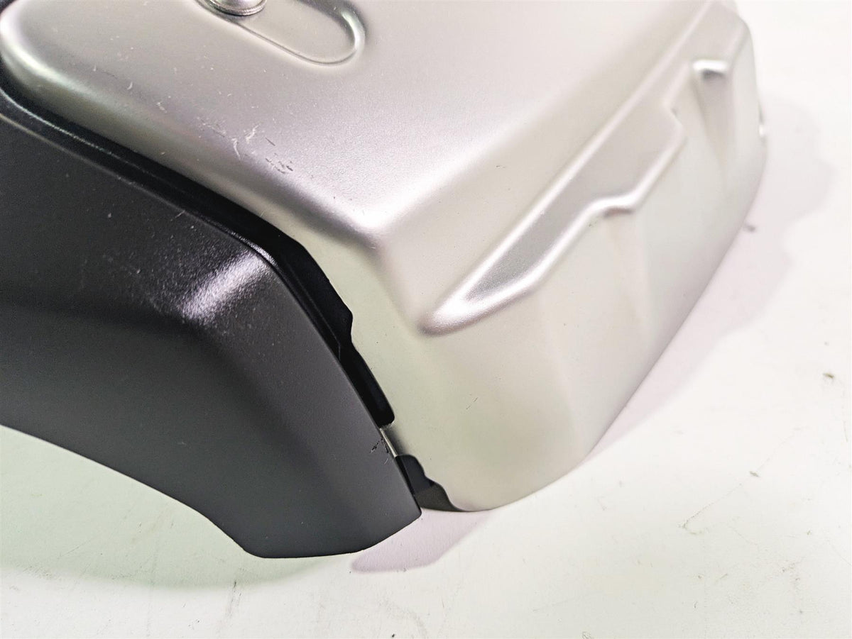 2010 BMW R1200GS K25 Tank Right Side Cover & Emblem 46637700876 46637700874 {{ shop.shopifyCountryName }} - Mototech271
