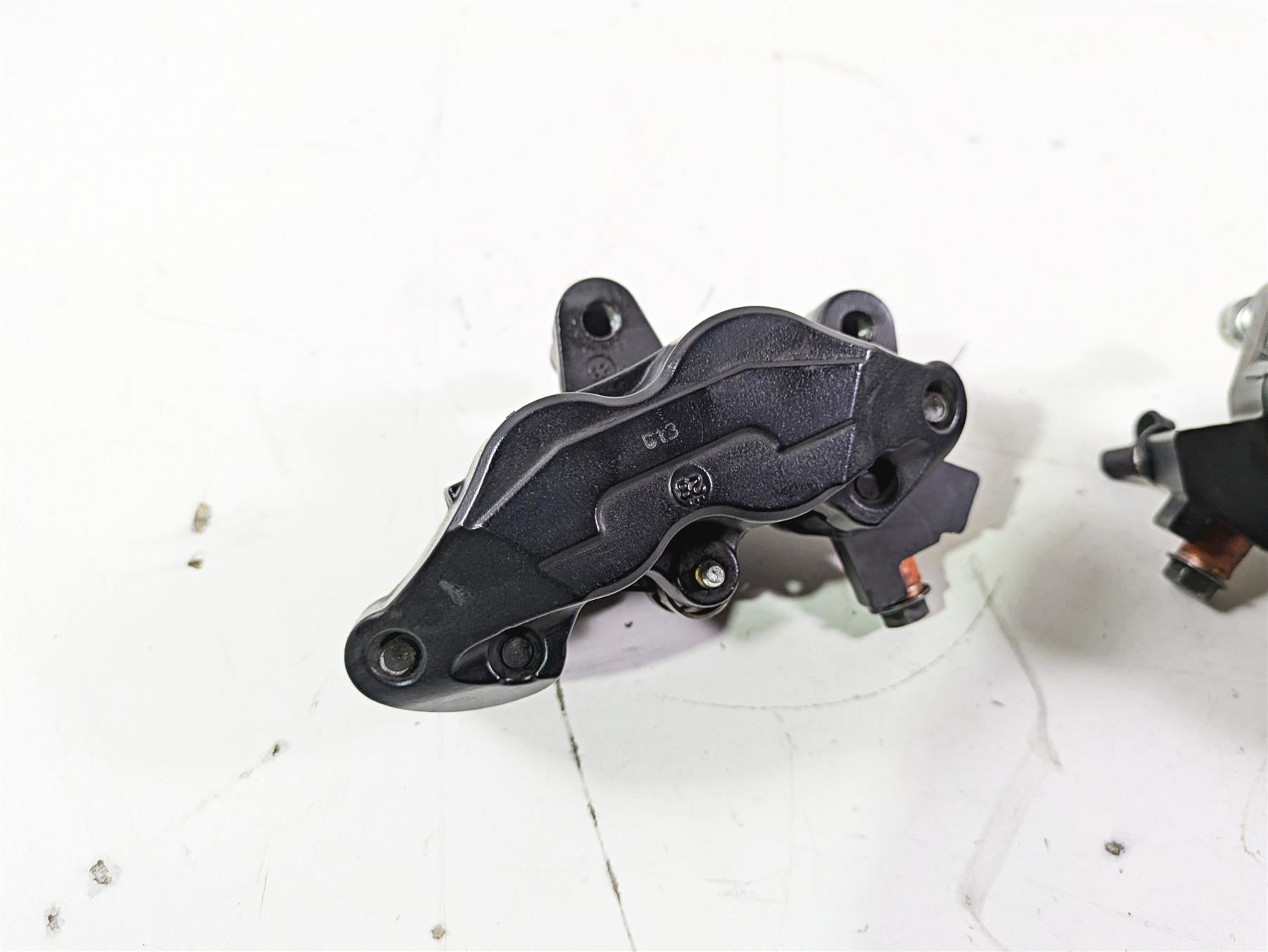 2012 Victory Cross Country Front Brake Caliper Set 1911512 1911513 {{ shop.shopifyCountryName }} - Mototech271