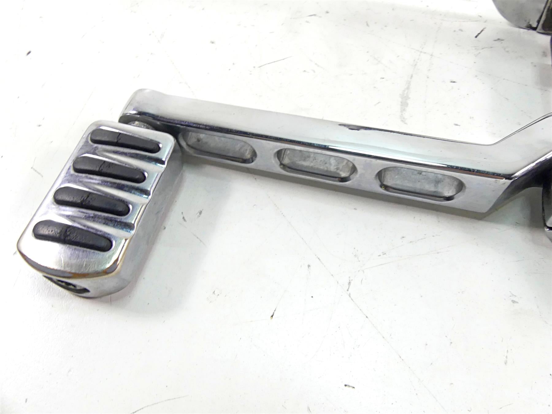 2006 Harley Touring FLHTCU SE E-Glide Shift Lever Gear Pedal & Linkage 34532-00B {{ shop.shopifyCountryName }} - Mototech271