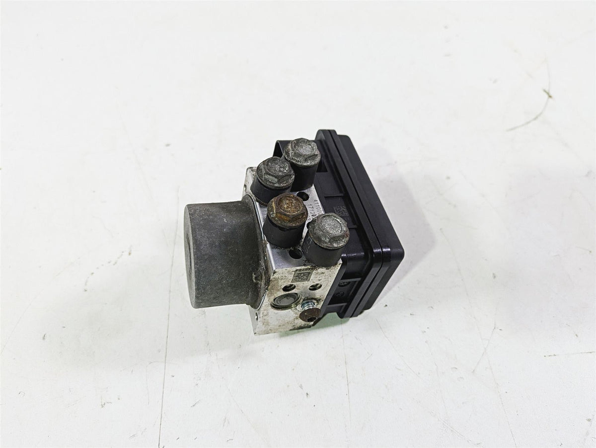 2018 Harley Softail FXFBS Fat Bob Abs Brake Pump Unit Module 41100043C {{ shop.shopifyCountryName }} - Mototech271