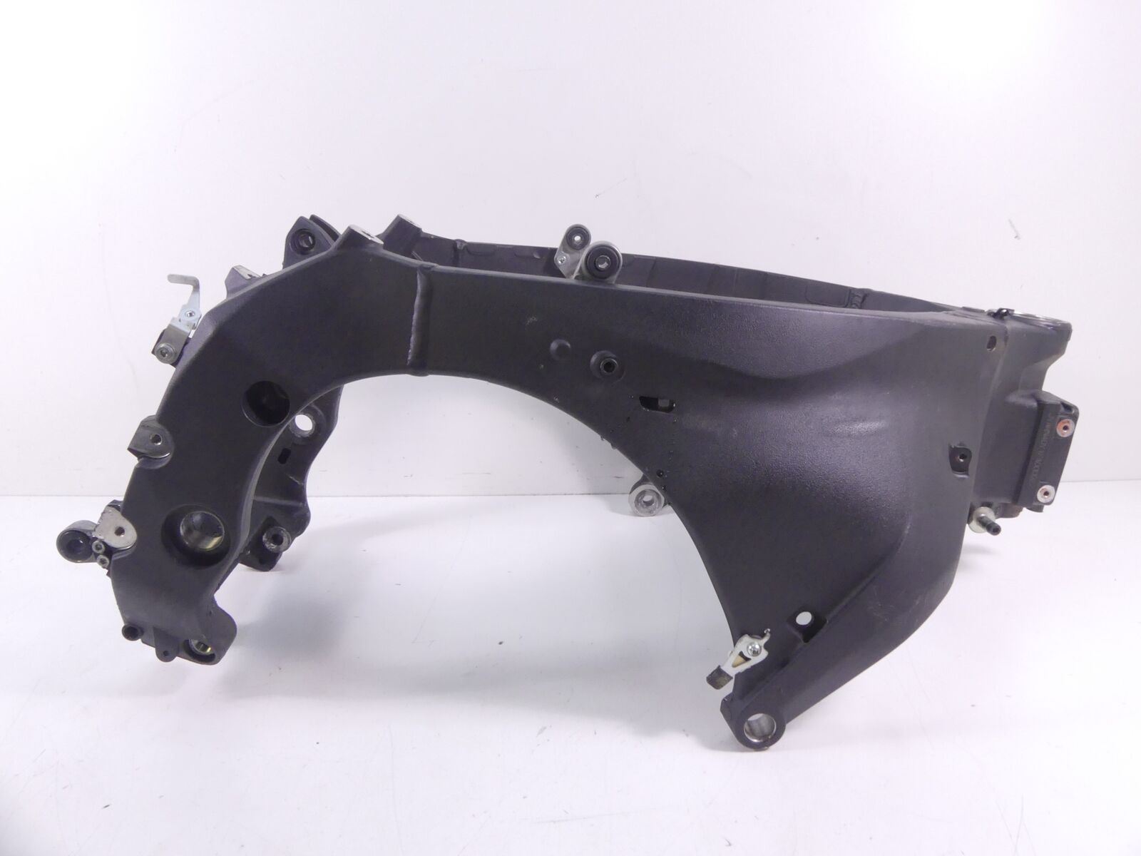 2015 Yamaha YZF-R1M Straight Main Frame Chassis - Salvage Title - 2CR-21110-00-00 {{ shop.shopifyCountryName }} - Mototech271
