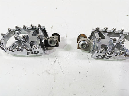 2015 Harley FXDL Dyna Low Rider FLO Grip Stunt Footpeg Rest Set FP-800V2 {{ shop.shopifyCountryName }} - Mototech271