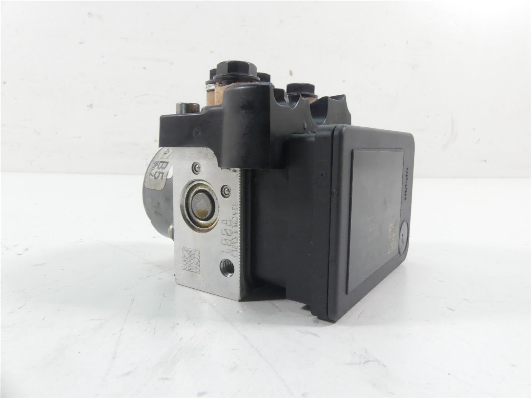 2017 Triumph Thruxton 1200R Abs Brake Pump Module Unit T2021931 {{ shop.shopifyCountryName }} - Mototech271