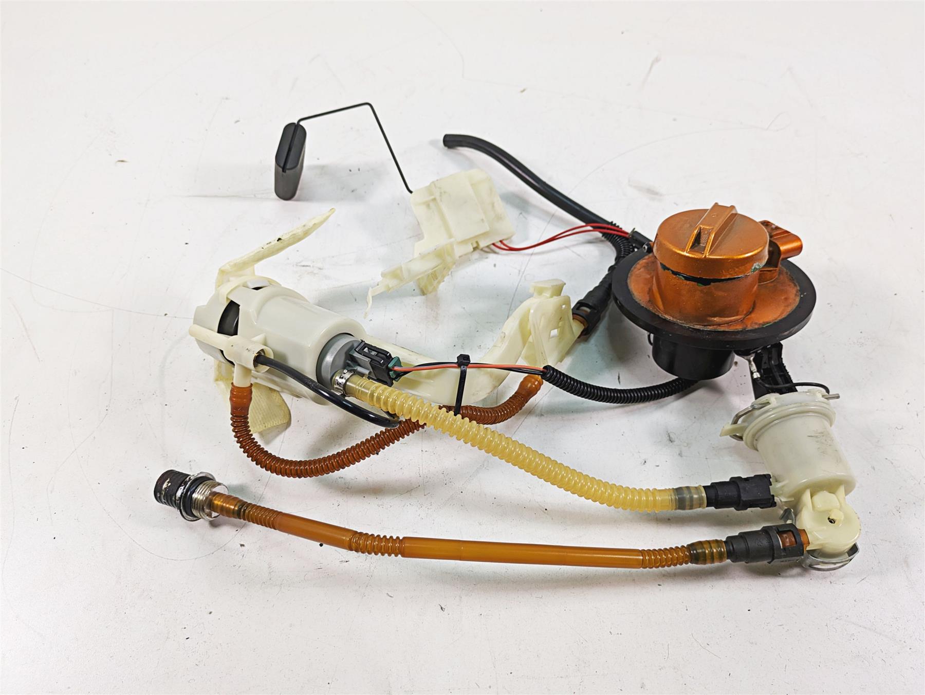 2011 Harley Touring FLTRU Road Glide Fuel Gas Petrol Pump - Painted 62908-08 {{ shop.shopifyCountryName }} - Mototech271