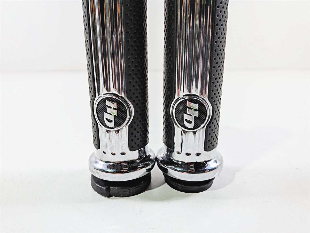 2017 Harley Touring FLHXS Street Glide Defiance Chrome Rubber Hand Grips 56100158 {{ shop.shopifyCountryName }} - Mototech271