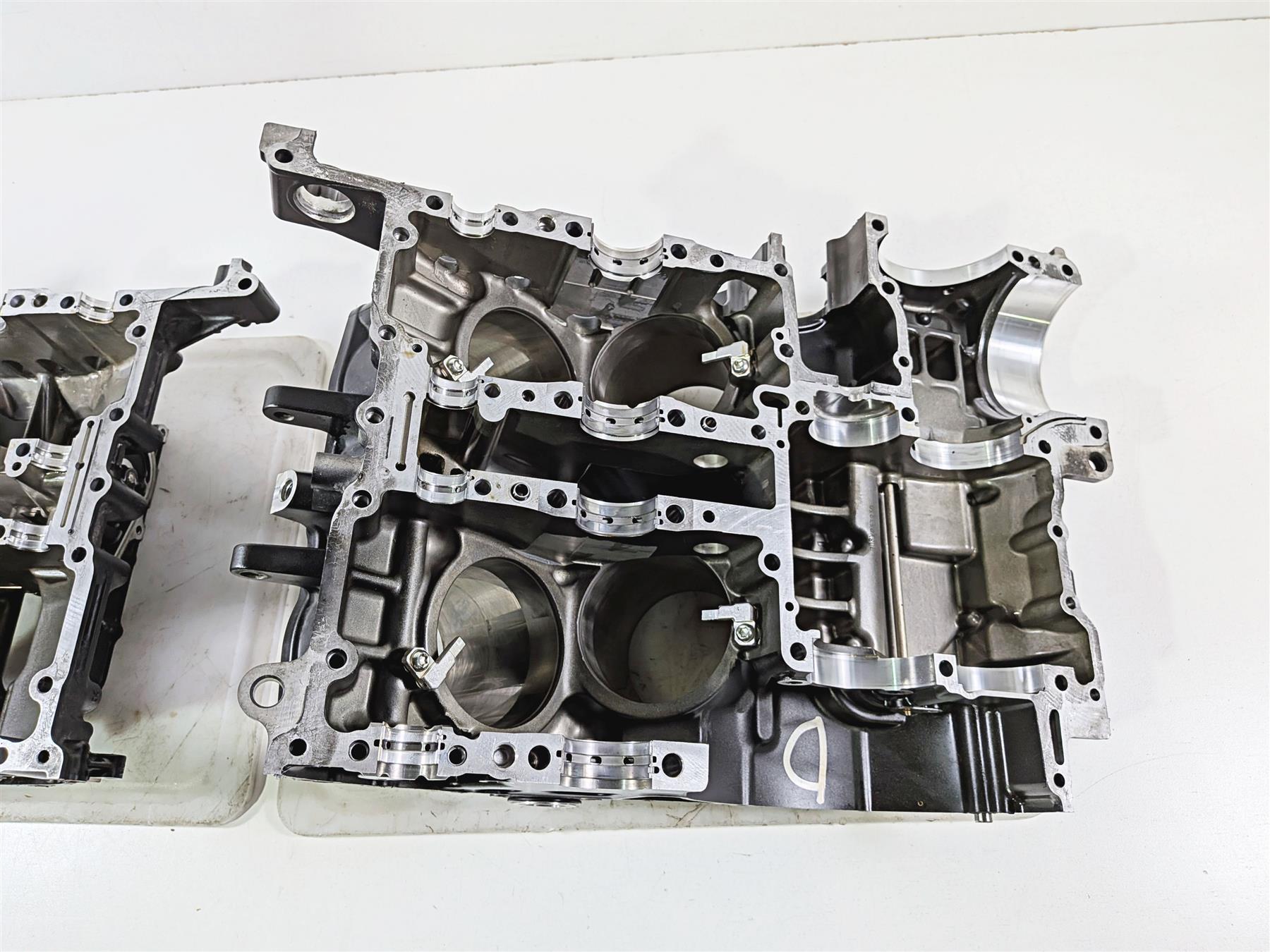 2009 Yamaha VMX17 V-Max 1700 Engine Crank Case Crankcase Set 2S3-15100-11-Mototech271