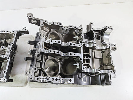 2009 Yamaha VMX17 V-Max 1700 Engine Crank Case Crankcase Set 2S3-15100-11-Mototech271