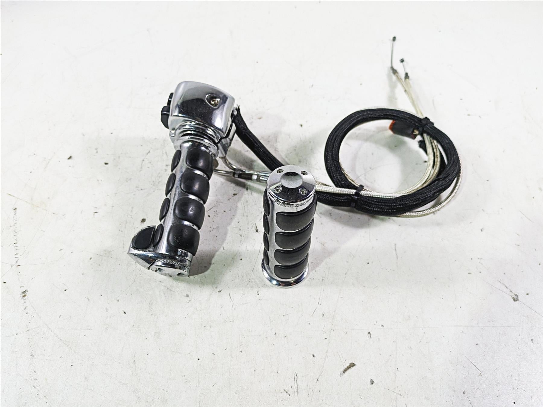 2002 Harley FLSTC Softail Heritage Right Chrome Hand Control Switch 71684-06A {{ shop.shopifyCountryName }} - Mototech271