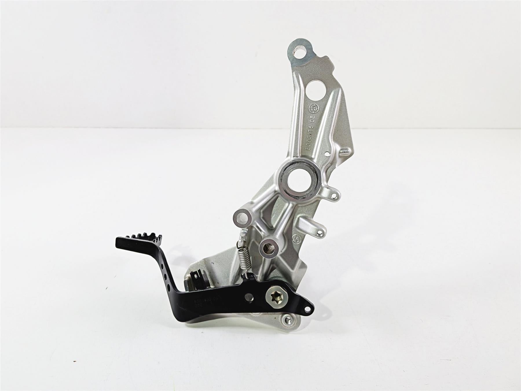 2023 BMW F850GS K81 Front Right Foot Peg & Brake Pedal 46718393176 35218357747 {{ shop.shopifyCountryName }} - Mototech271