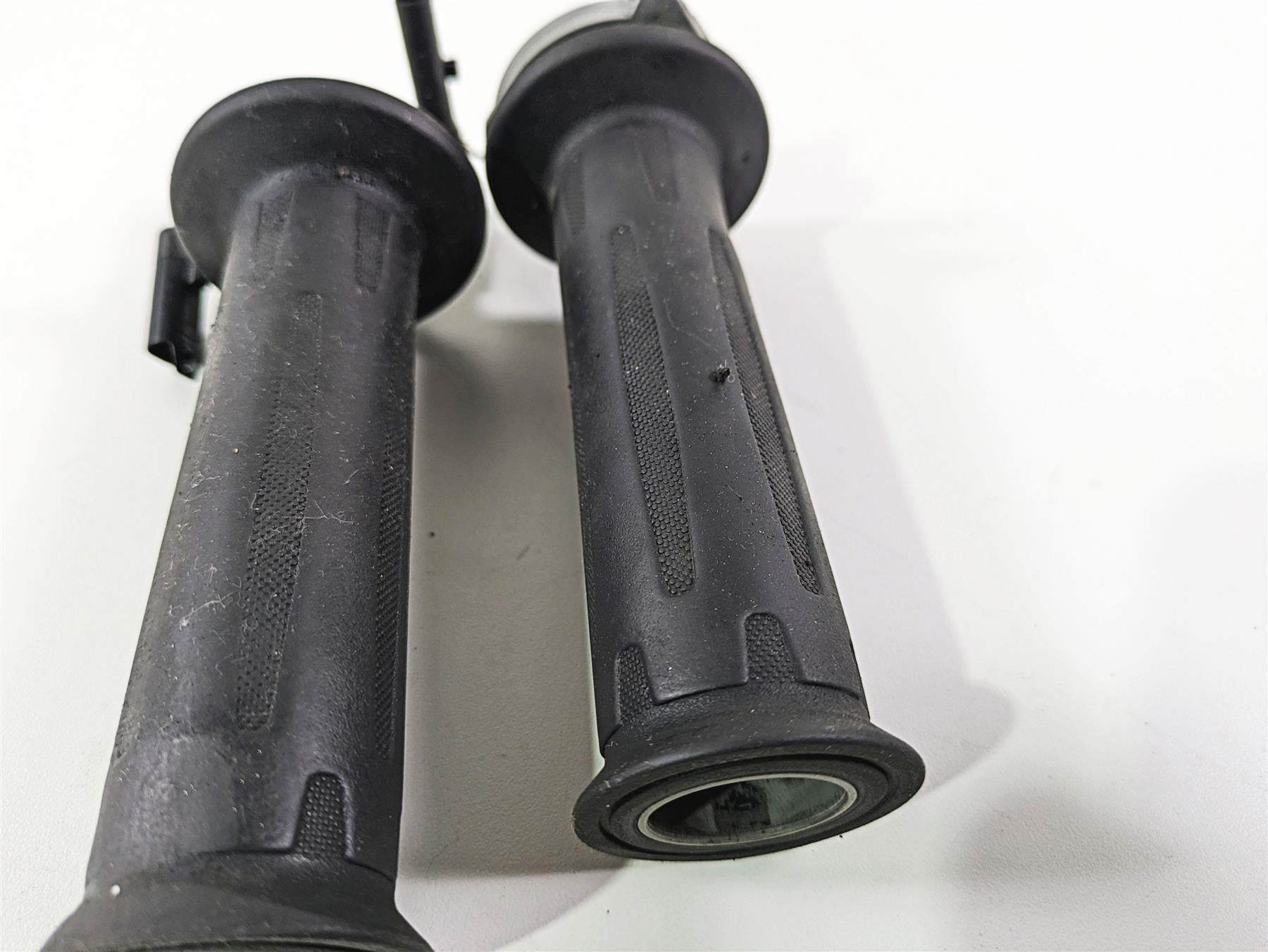 2006 BMW R1200GS K255 Adv Heated Handlebar Grips Set 61317727067 61317695470 {{ shop.shopifyCountryName }} - Mototech271