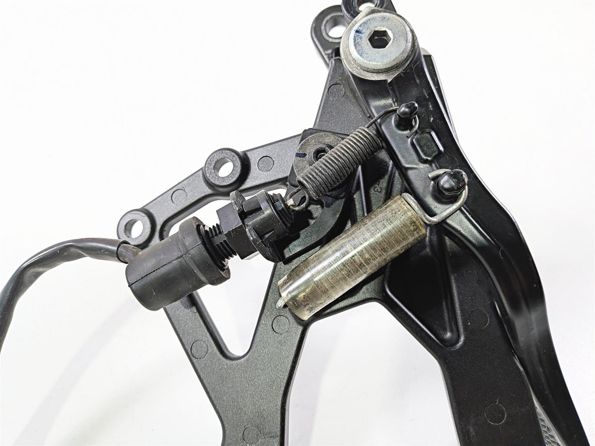 2016 Yamaha YZF R1 RN32 Front Right Foot Peg & Brake Pedal 2CR-27443-00-00 {{ shop.shopifyCountryName }} - Mototech271