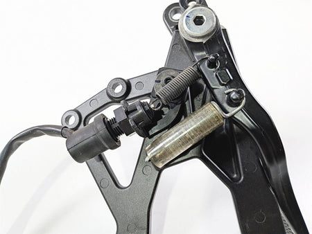 2016 Yamaha YZF R1 RN32 Front Right Foot Peg & Brake Pedal 2CR-27443-00-00 {{ shop.shopifyCountryName }} - Mototech271