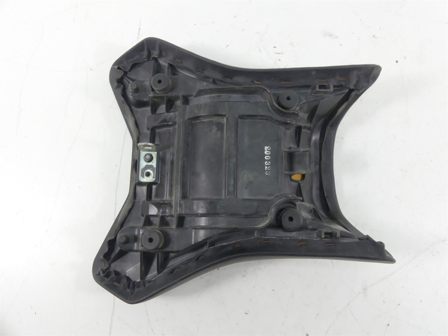 2007 Yamaha FZ1 Fazer Front Rider Driver Saddle Seat -No Cuts 2D1-24710-02-00 {{ shop.shopifyCountryName }} - Mototech271