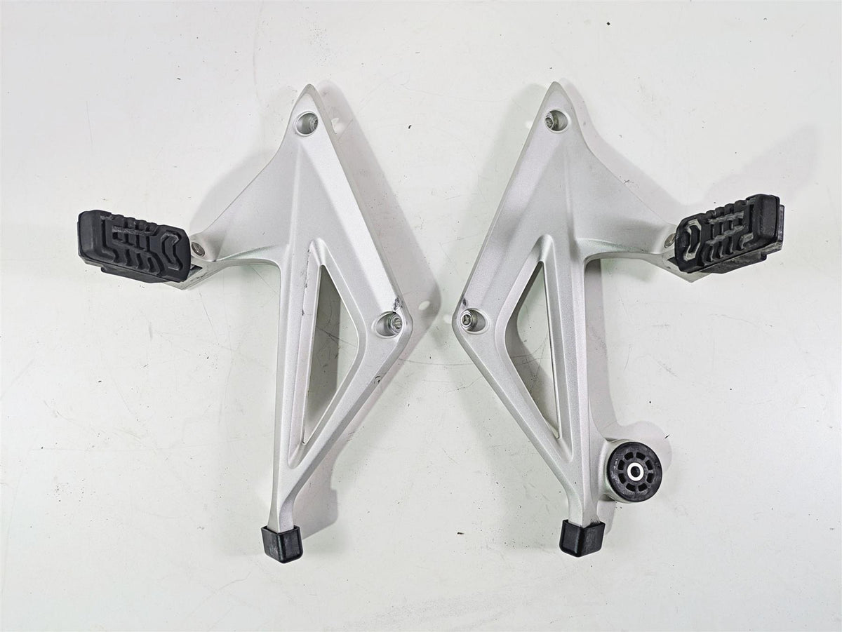 2016 BMW R1200RT K52 Rear Passenger Foot Peg Set 46718534789 46718534790 {{ shop.shopifyCountryName }} - Mototech271