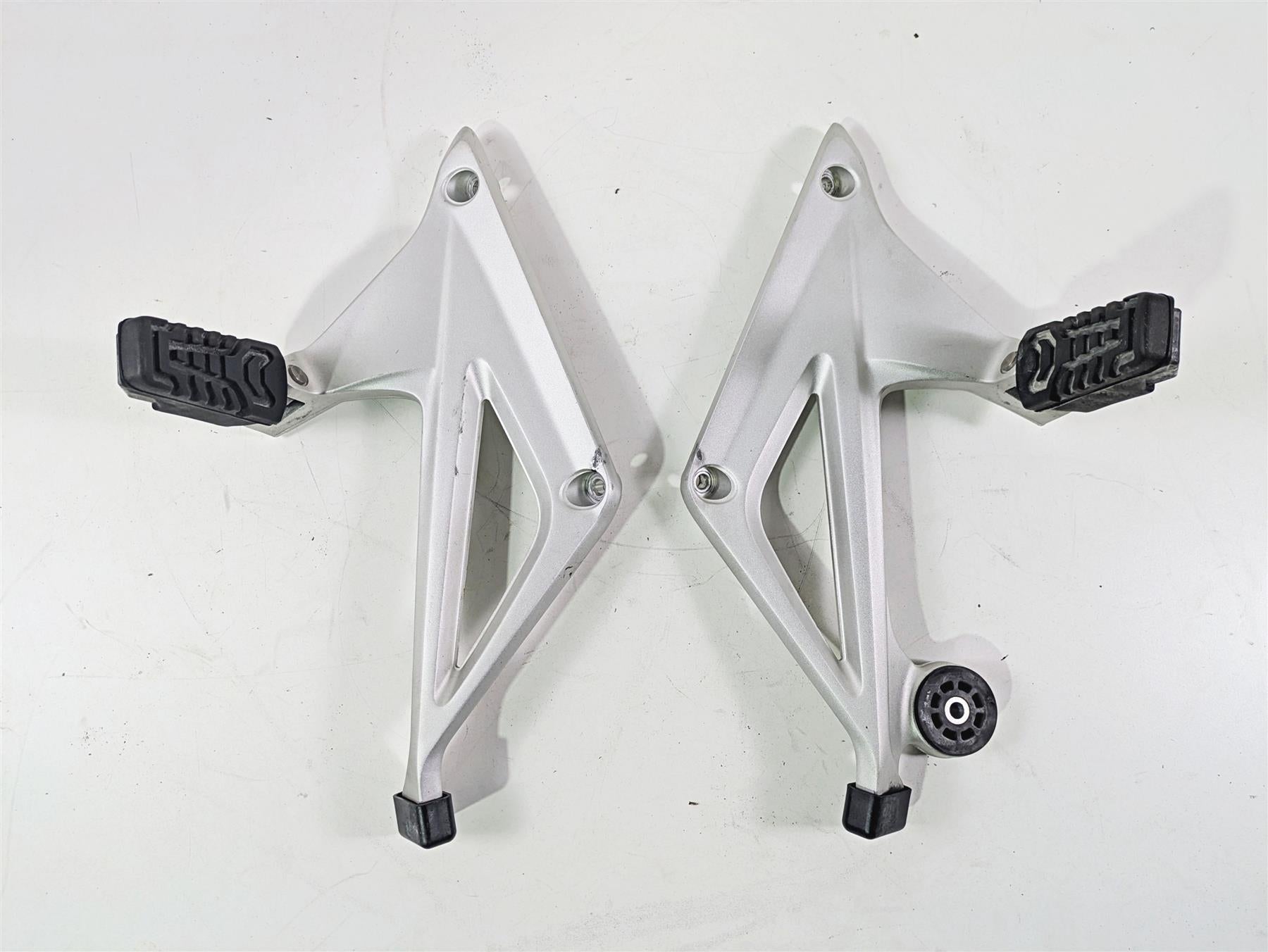 2016 BMW R1200RT K52 Rear Passenger Foot Peg Set 46718534789 46718534790