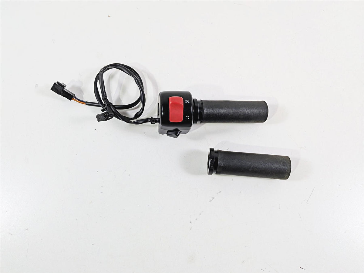 2014 Suzuki M109R VZR1800 Boulevard Right Hand Control Switch 37200-06J00 {{ shop.shopifyCountryName }} - Mototech271