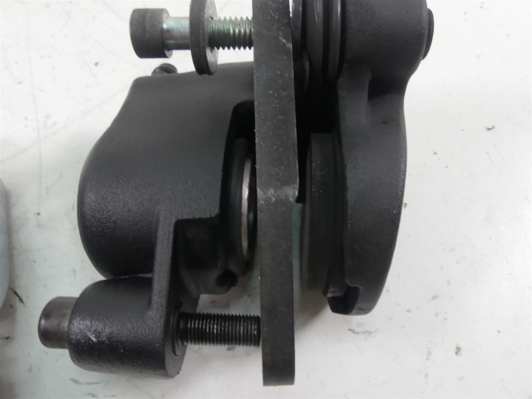 1998 Harley Dyna FXDL Low Rider Front Brake Caliper Set 44023-83C 44046-84C {{ shop.shopifyCountryName }} - Mototech271