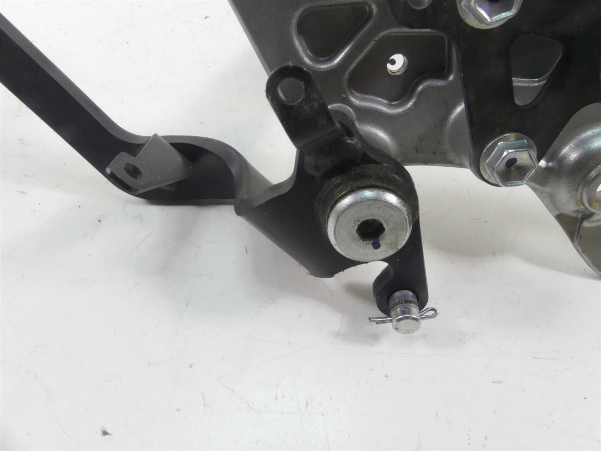 2022 Yamaha MT09 FZ09 Right Front Footpeg + Brake Pedal Set B7N-27443-00-00 {{ shop.shopifyCountryName }} - Mototech271