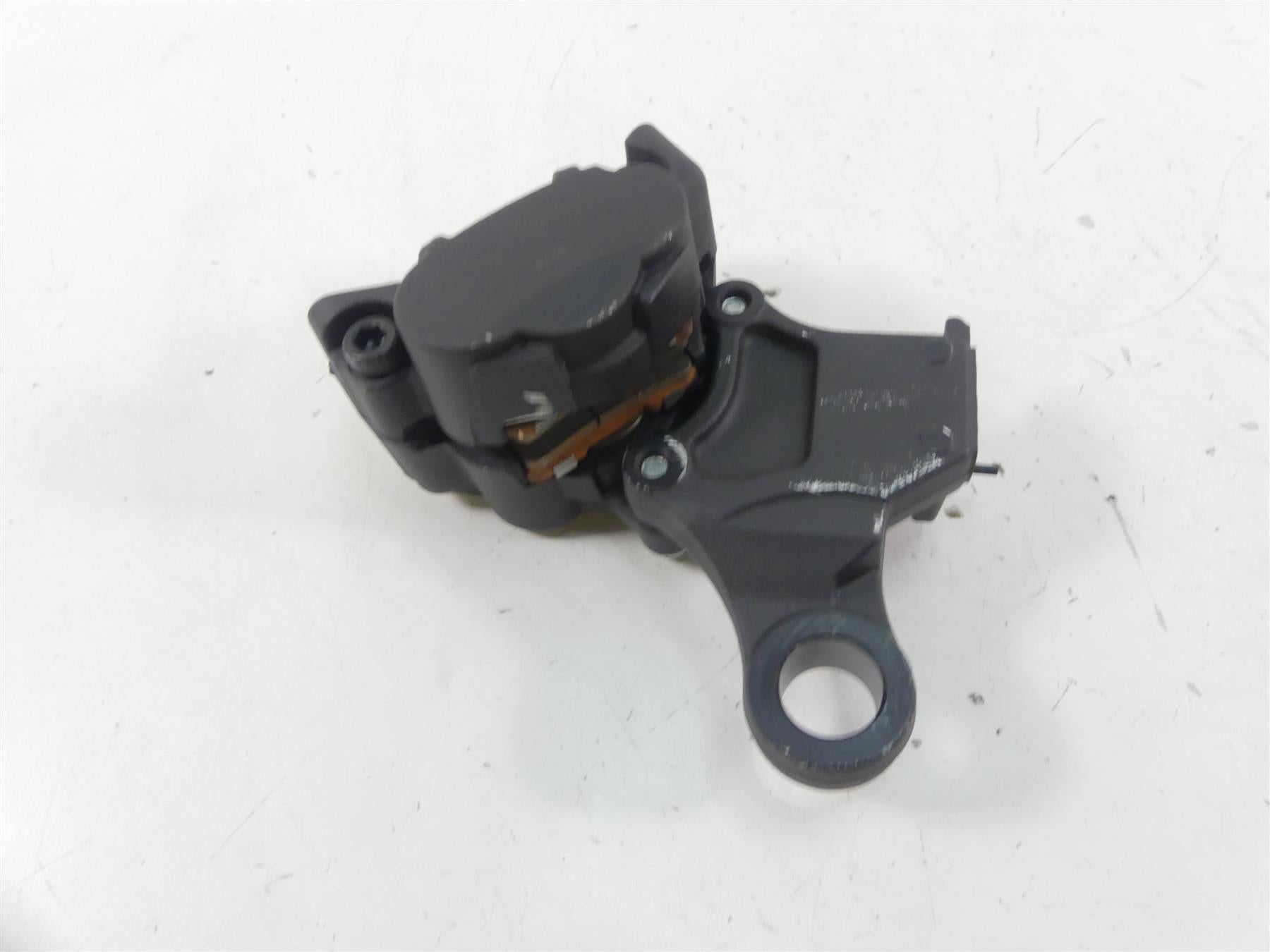2020 Harley XL1200 CX Sportster Roadster Rear Brake Caliper & Bracket 41300039 {{ shop.shopifyCountryName }} - Mototech271