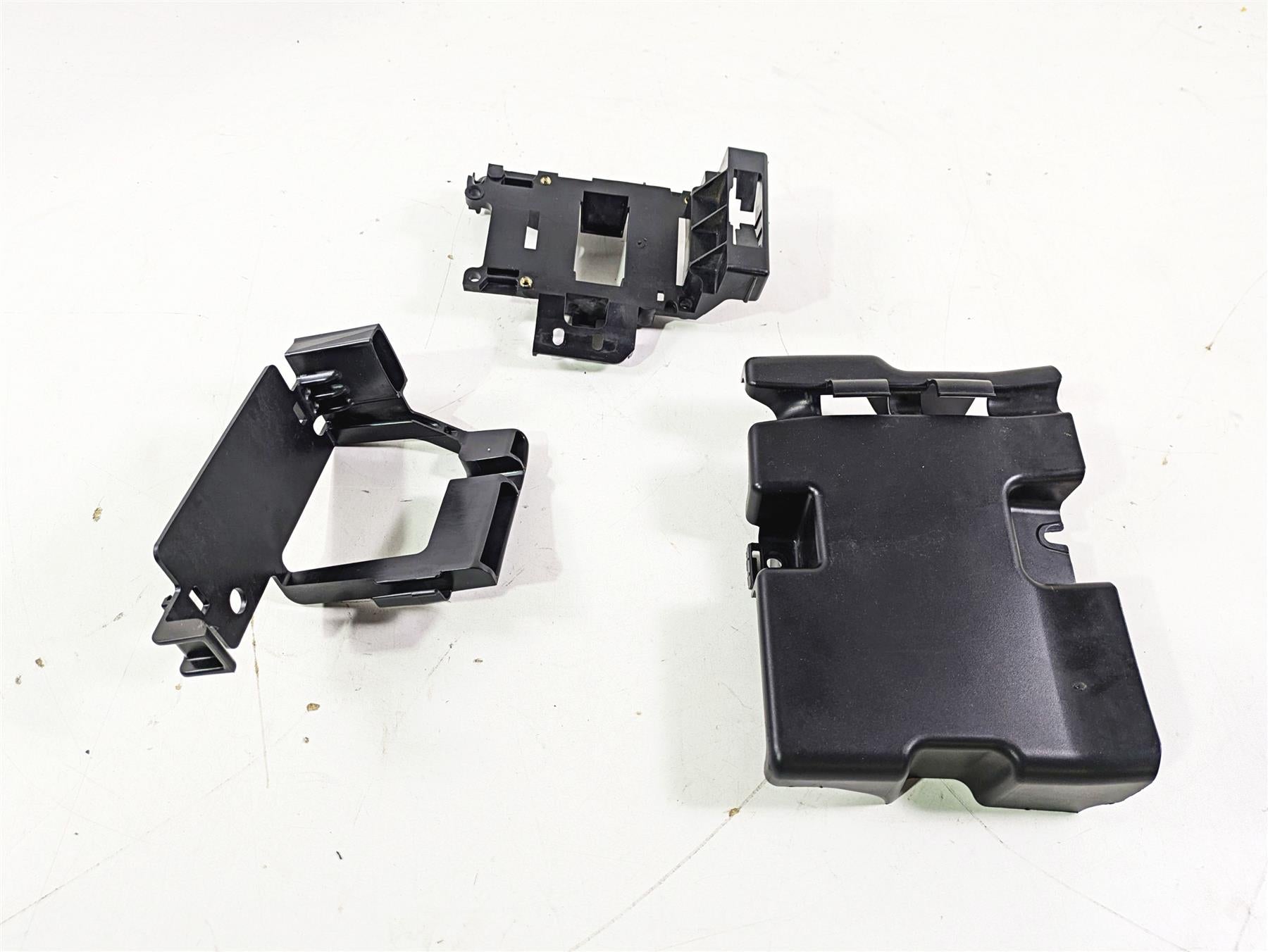 2009 Harley FXCWC Softail Rocker Electrical Carrier Holder Stay Set 70387-08