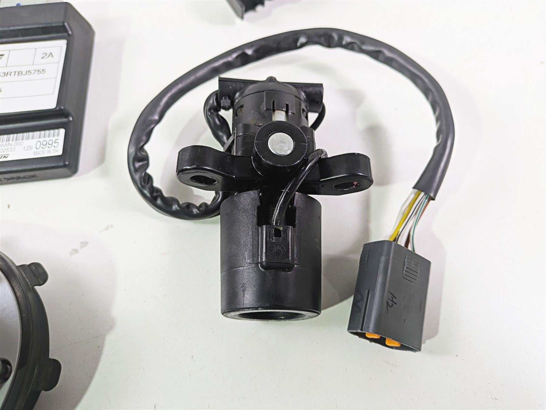 2024 Triumph Street Triple 765 R BT Moto Cdi & Ignition Switch Key Set T1298885 {{ shop.shopifyCountryName }} - Mototech271