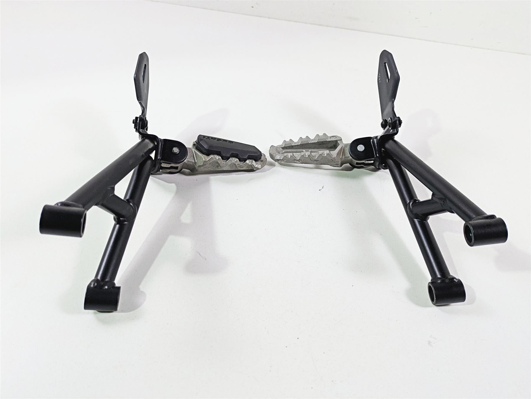 2018 Ducati Scrambler Desert Sled 800 Rear Passenger Footpeg Rest Set 46510742BA {{ shop.shopifyCountryName }} - Mototech271