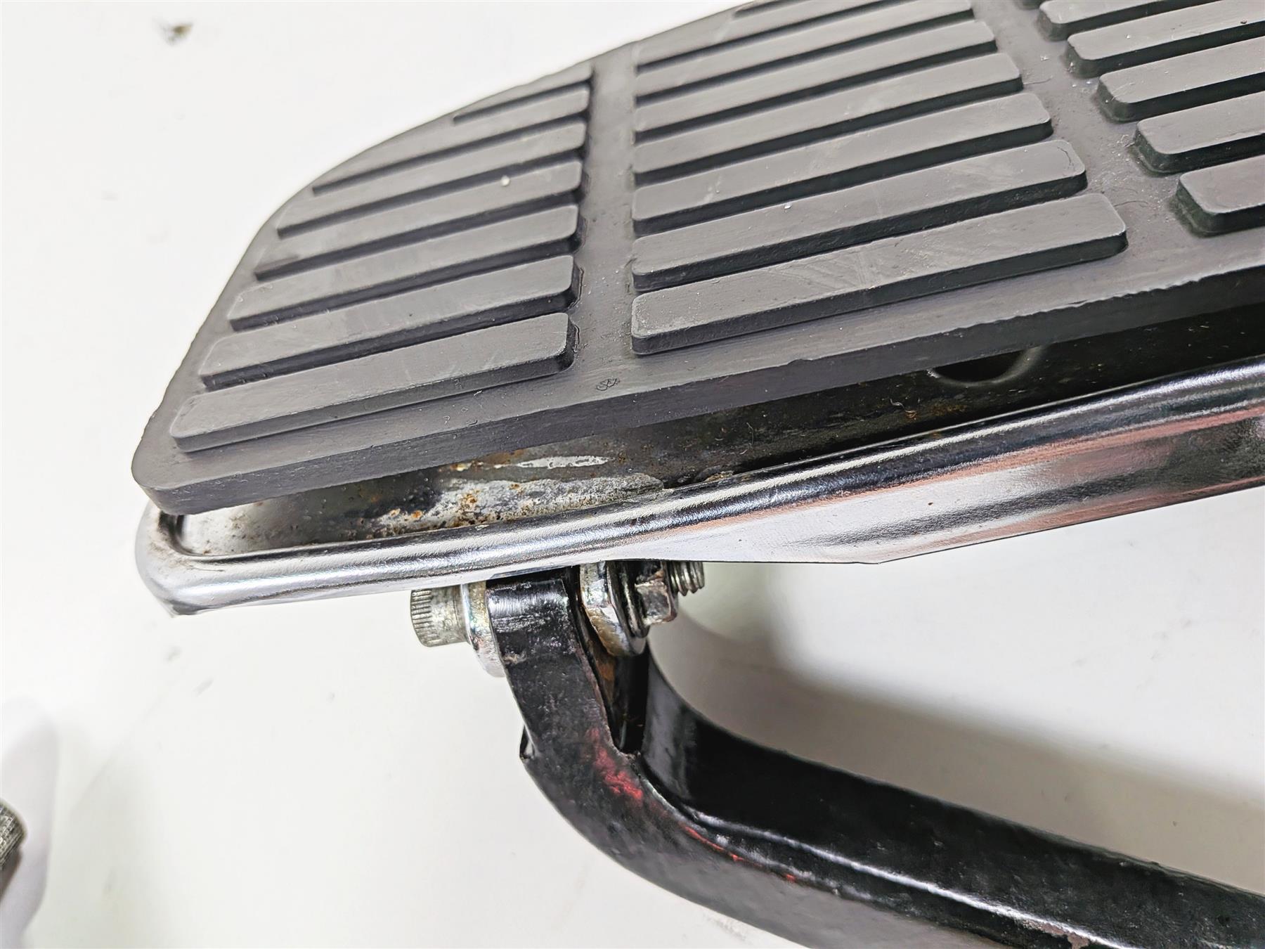 1993 Harley Touring FLHTCU Electra Glide Front Rider Floor Board Set 50621-79A {{ shop.shopifyCountryName }} - Mototech271