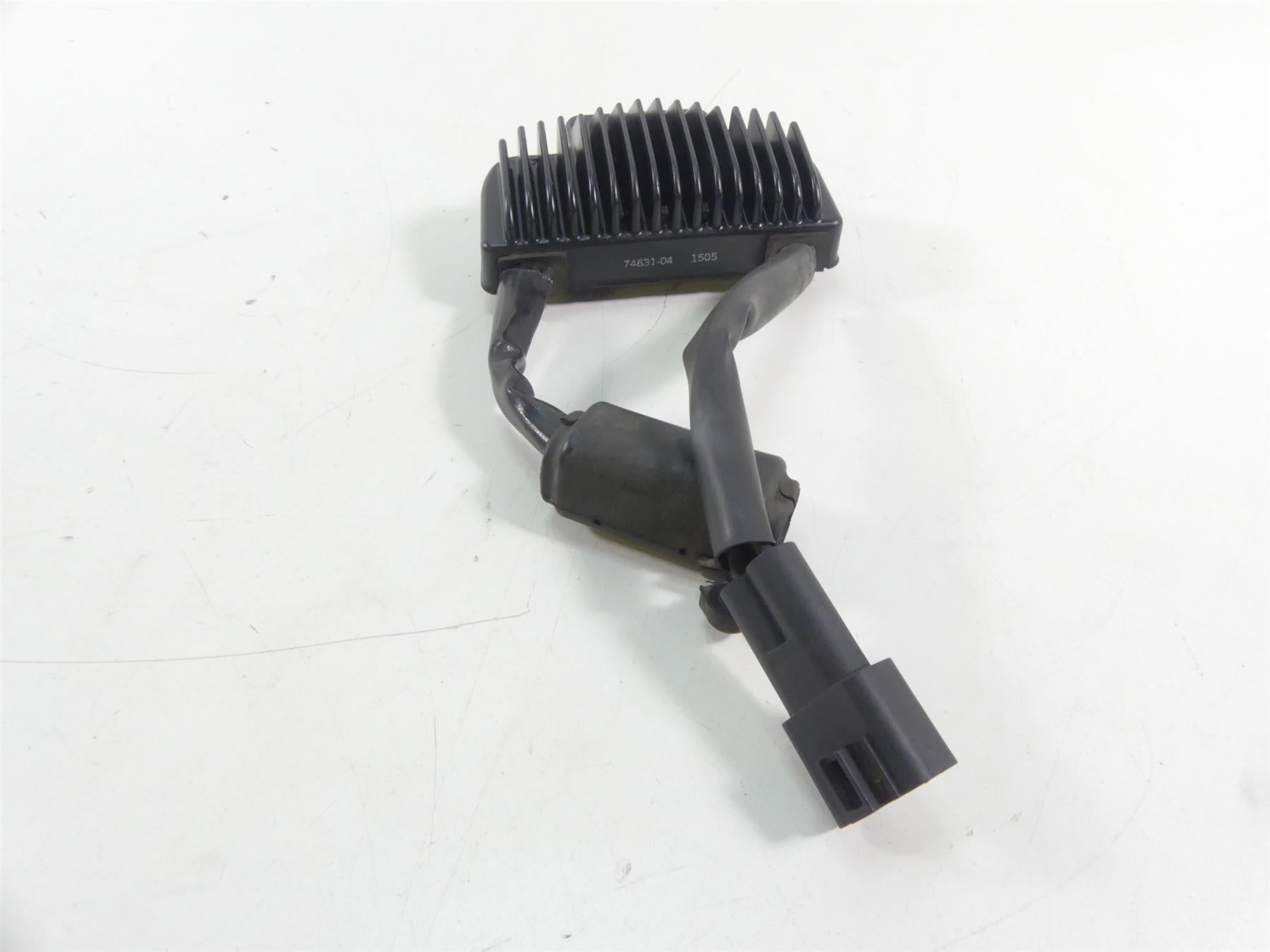 2005 Harley FXDWGI Dyna Wide Glide Rectifier Voltage Regulator 74631-04 {{ shop.shopifyCountryName }} - Mototech271