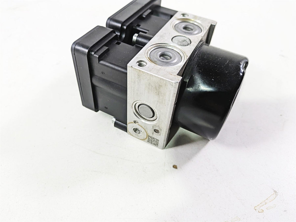 2016 Moto Guzzi Stelvio 1200 8V NTX Abs Brake Pump Unit Module 895351 {{ shop.shopifyCountryName }} - Mototech271