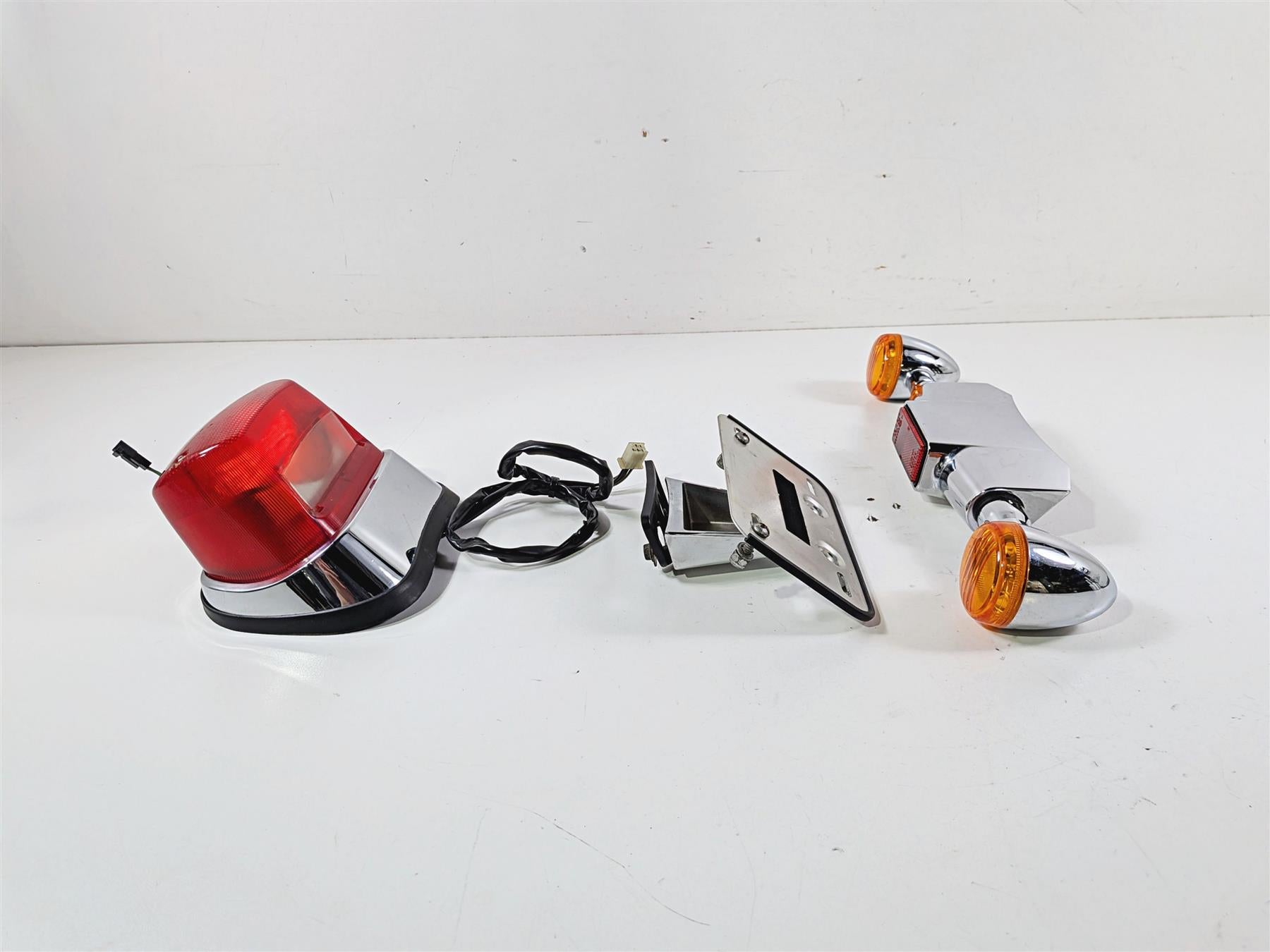 2006 Suzuki C90 VL1500T Boulevard Taillight Blinker Plate Holder Set 35710-10F30 {{ shop.shopifyCountryName }} - Mototech271