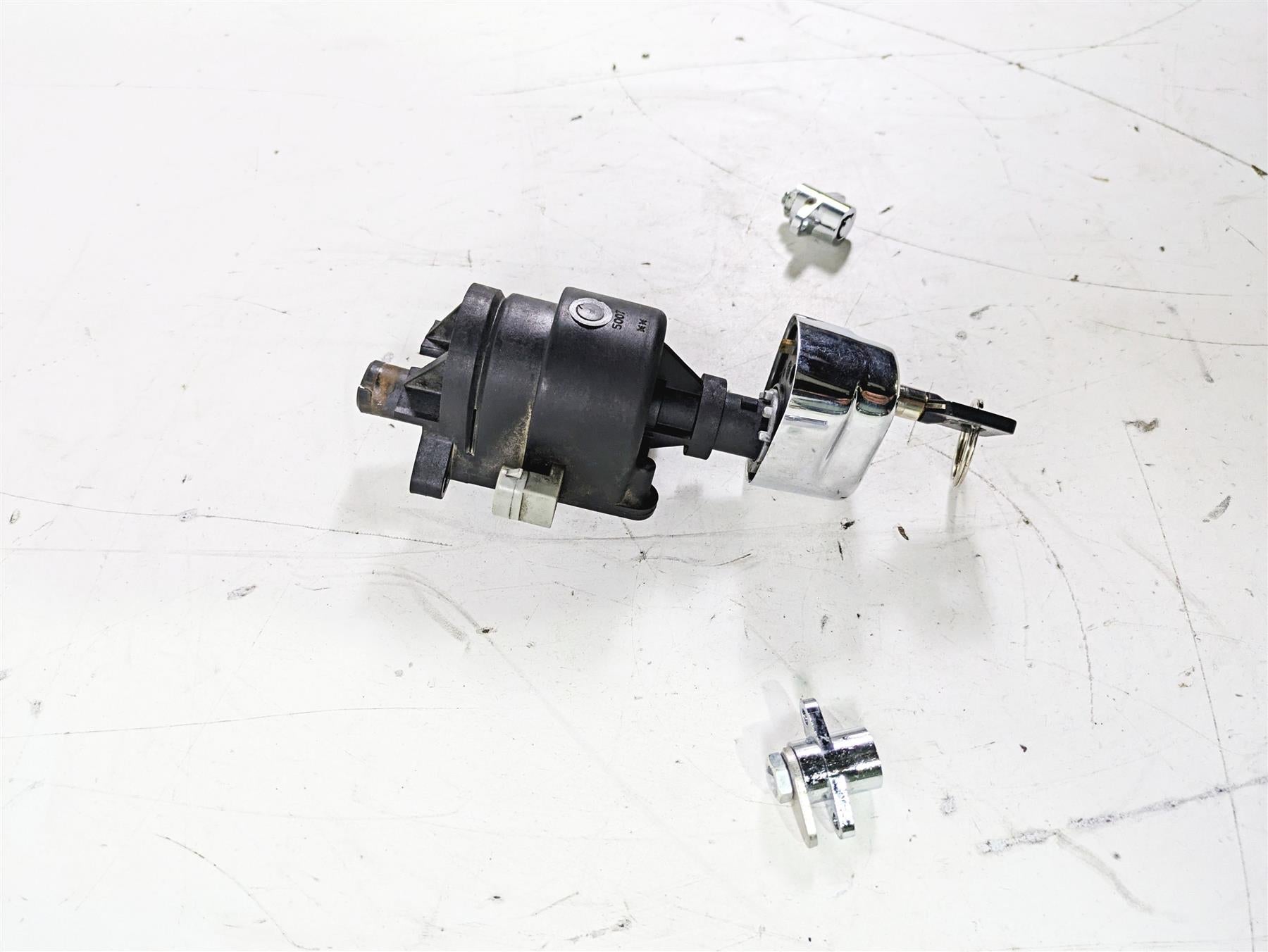 2015 Harley Touring FLHTKL E -Glide Low Ignition Switch Key Set - Read 71400012B {{ shop.shopifyCountryName }} - Mototech271