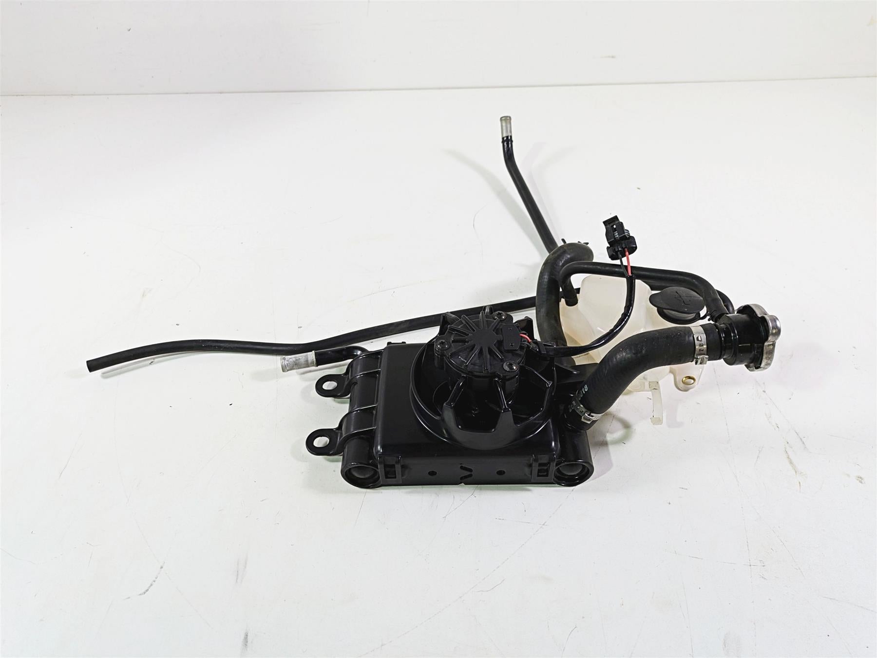2017 Harley Touring FLHTKSE CVO E-Glide Right Radiator Fan Hoses Set 26800005 {{ shop.shopifyCountryName }} - Mototech271