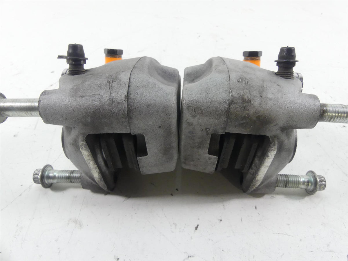 2005 Harley Touring CVO FLHTCSE Electra Glide Front Brake Caliper Set 44382-99C {{ shop.shopifyCountryName }} - Mototech271