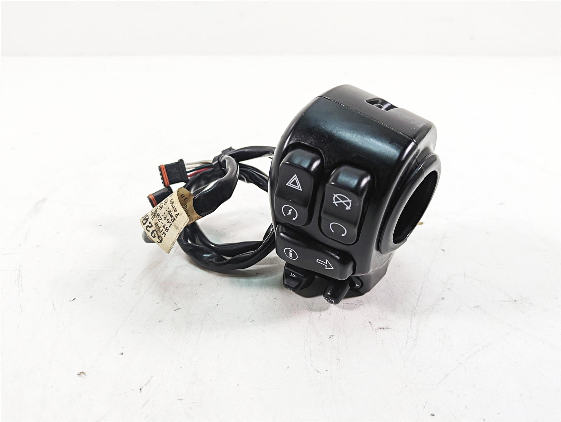 Lighted Hand Control Switches 71500248C | Harley-Davidson USA