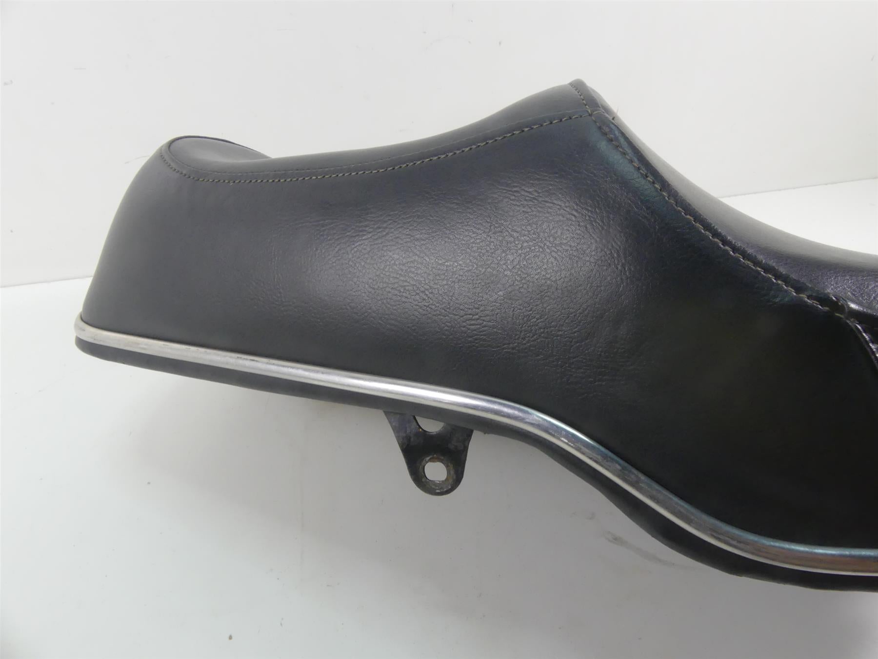 1980 Honda CB750C Custom Duo Rider Passenger Saddle Seat 77200-425-730 {{ shop.shopifyCountryName }} - Mototech271