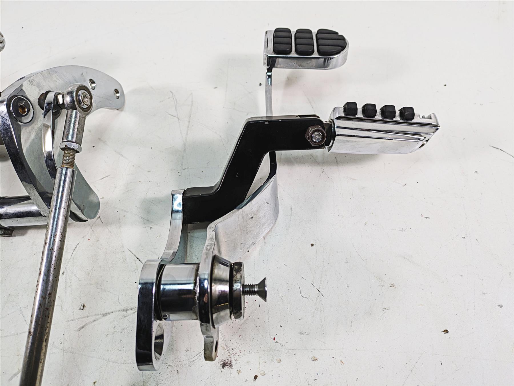 1999 Harley Dyna FXDL Low Rider Forward Raised Footpeg Rest Shifter Brake Pedal {{ shop.shopifyCountryName }} - Mototech271