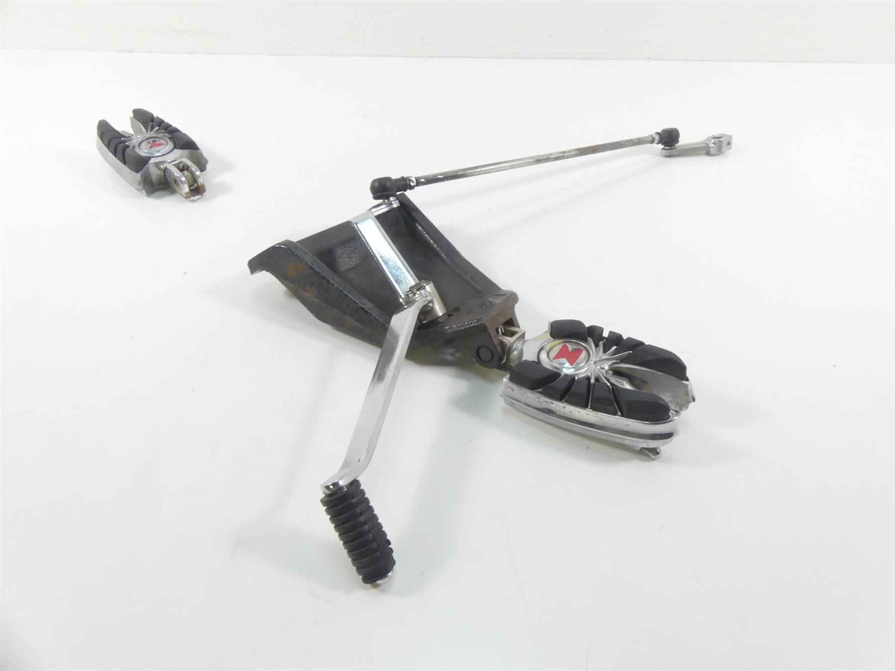 2007 Suzuki M109R VZR1800 Boulevard Left Rider Footpeg & Shifter 43521-48G01 {{ shop.shopifyCountryName }} - Mototech271