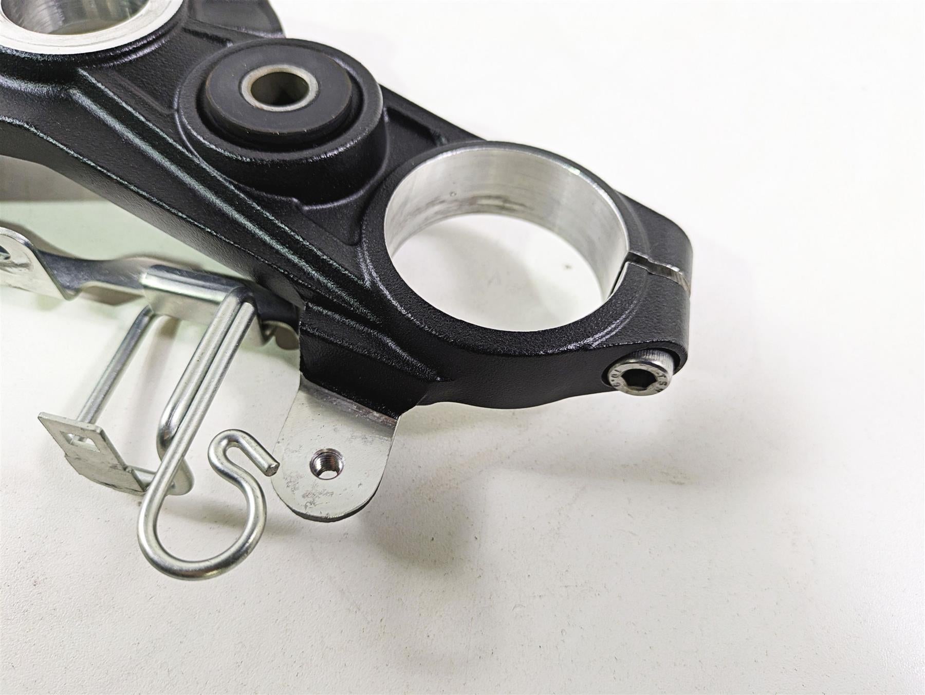 2021 Kawasaki Z900 ZR900 Upper Triple Tree Steering Clamp 44039-0167-18R {{ shop.shopifyCountryName }} - Mototech271