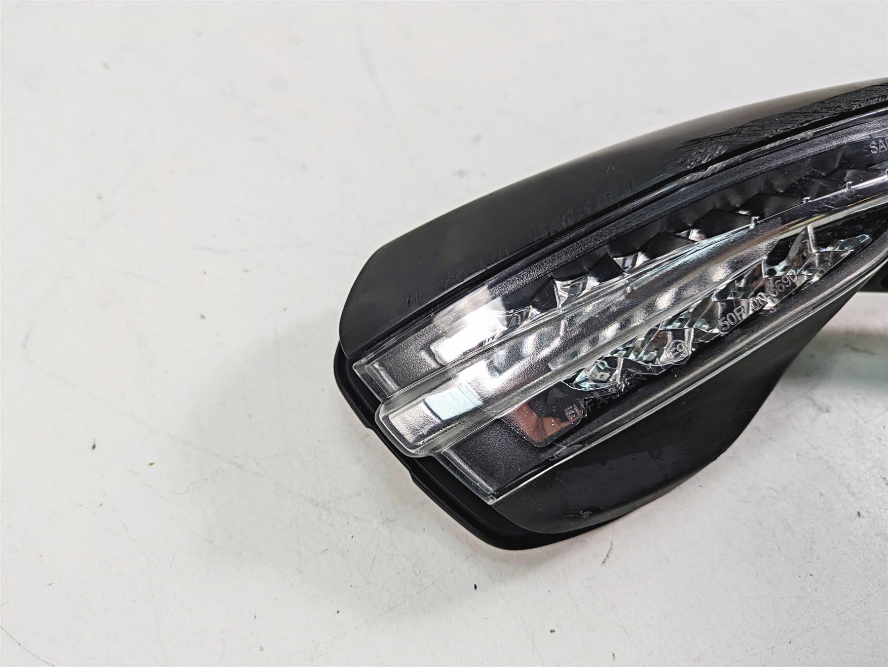 2021 Aprilia RS660 Right Rear View Mirror Blinker Set - Read 2B005798 {{ shop.shopifyCountryName }} - Mototech271