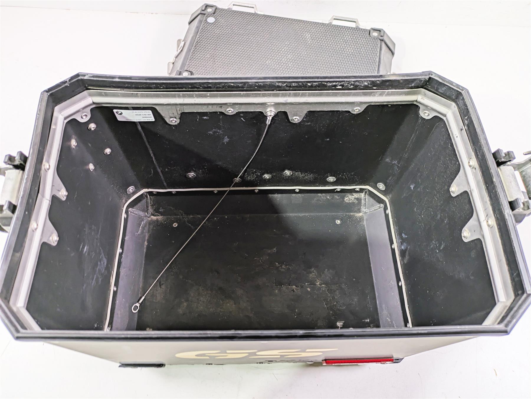 2021 BMW R1250GS K51 Adv Left Saddlebag Saddle Bag Tour Case Damaged 77412472175 {{ shop.shopifyCountryName }} - Mototech271