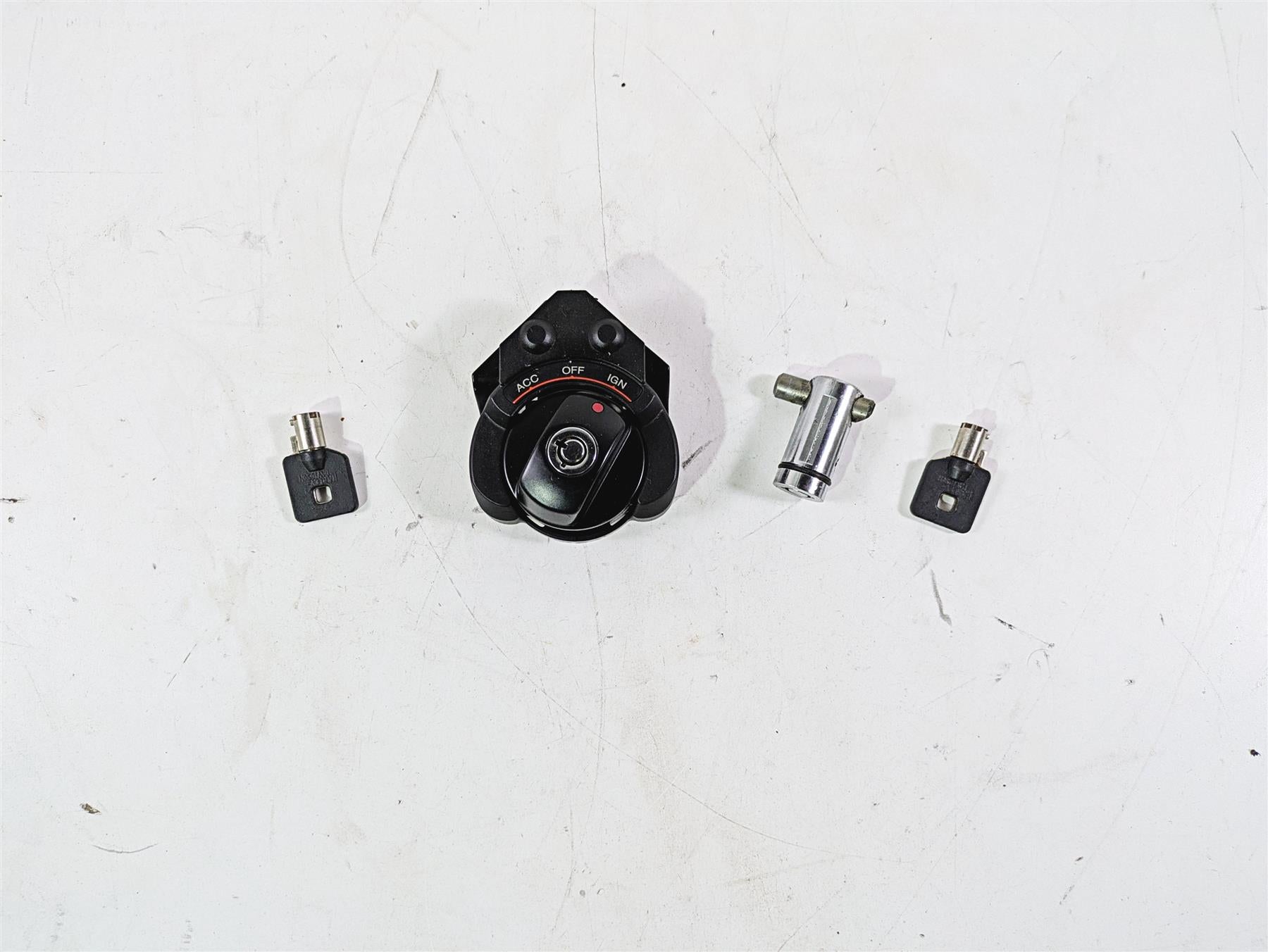 2010 Harley VRSCF Muscle Rod Ignition Switch Key Steering Lock Set 70020-05 {{ shop.shopifyCountryName }} - Mototech271