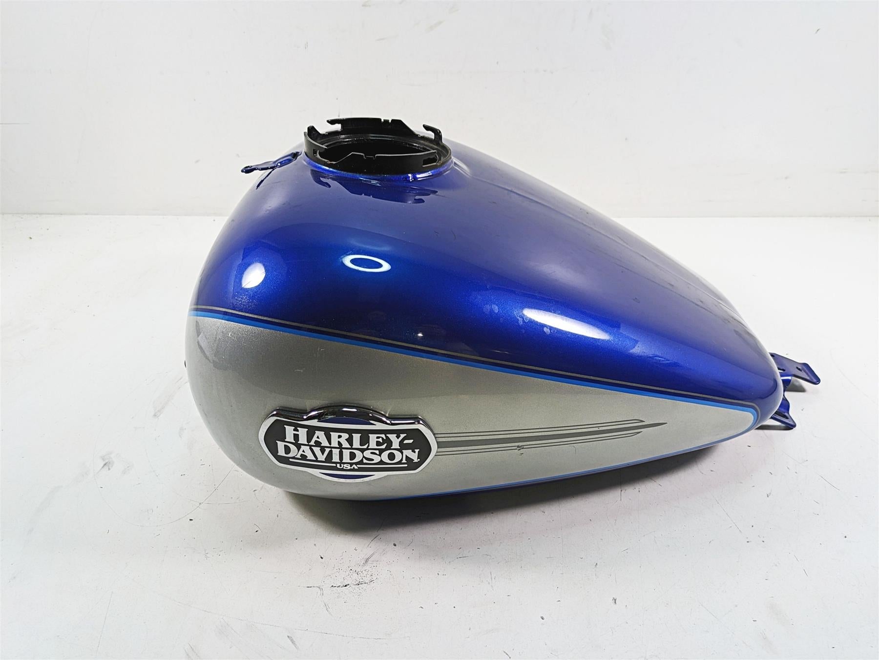 2010 Harley Touring FLHTCU Electra Glide Fuel Petrol Gas Tank 61356-08 {{ shop.shopifyCountryName }} - Mototech271