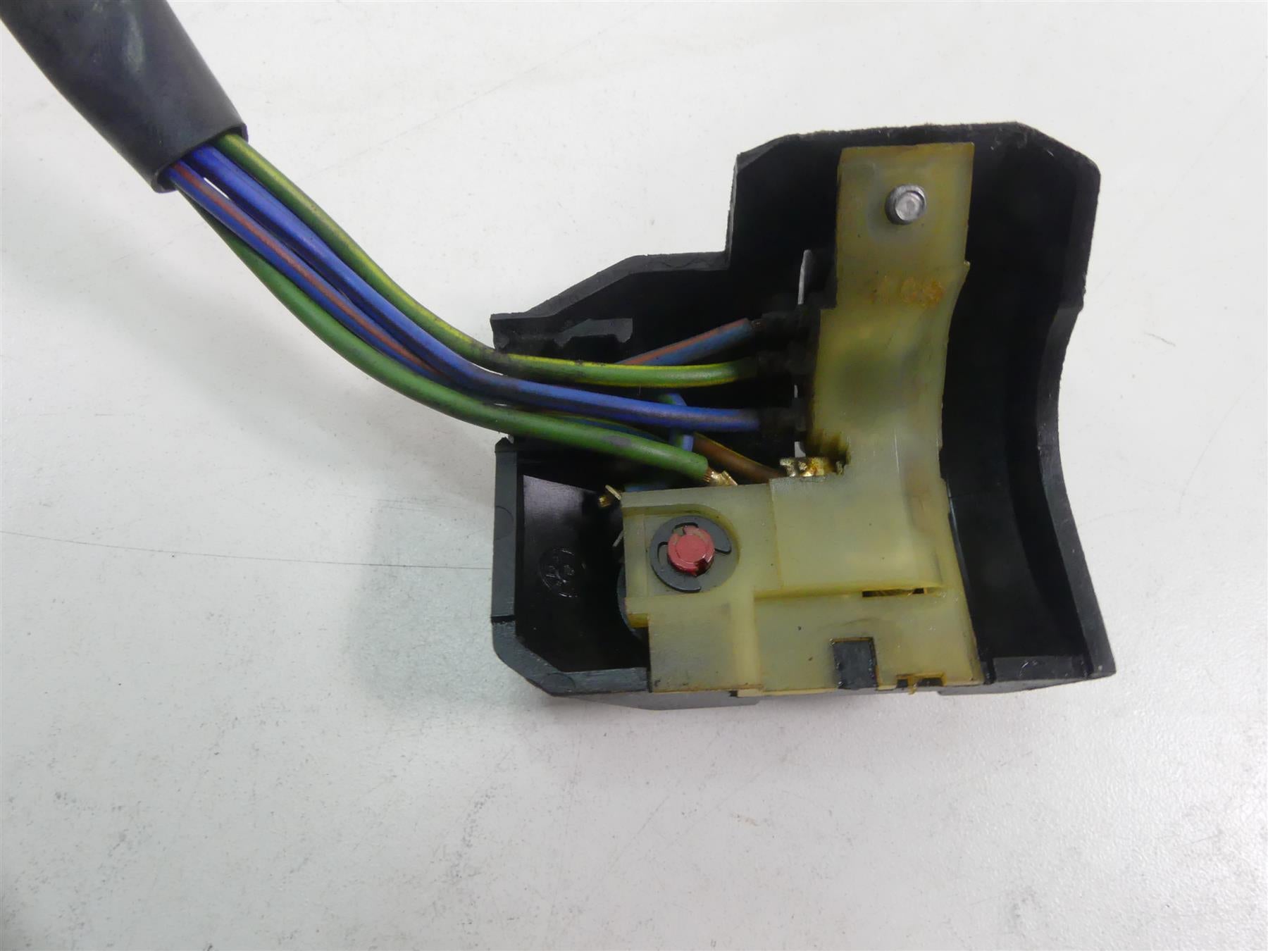 1978 BMW R100 S (2474) Right Hand Hella Blinker Kill Control Switch 61311243247 {{ shop.shopifyCountryName }} - Mototech271