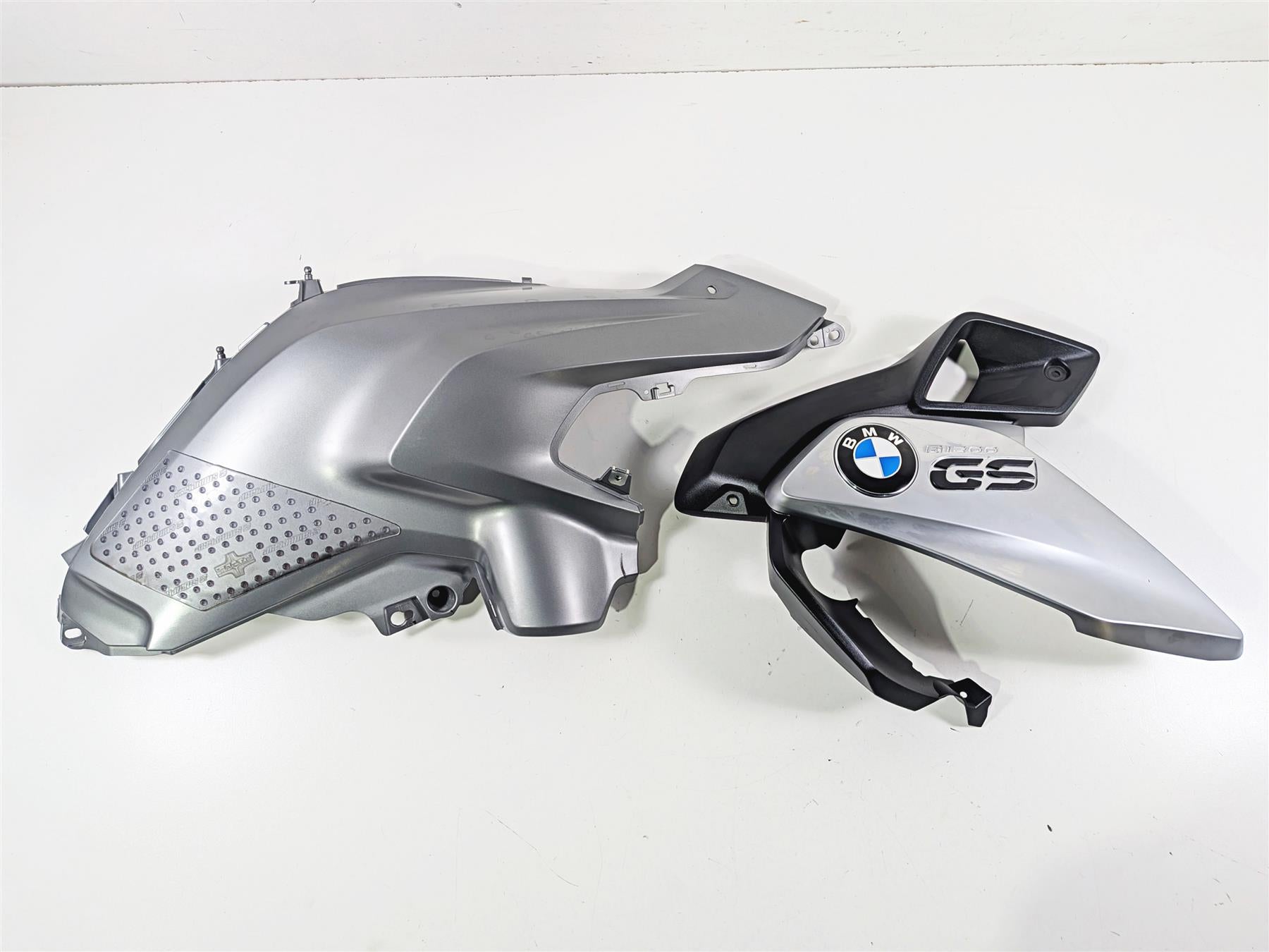 2016 BMW R1200 GS K50 Right Tank Side Main Fairing Emblem Set 46638533680 {{ shop.shopifyCountryName }} - Mototech271