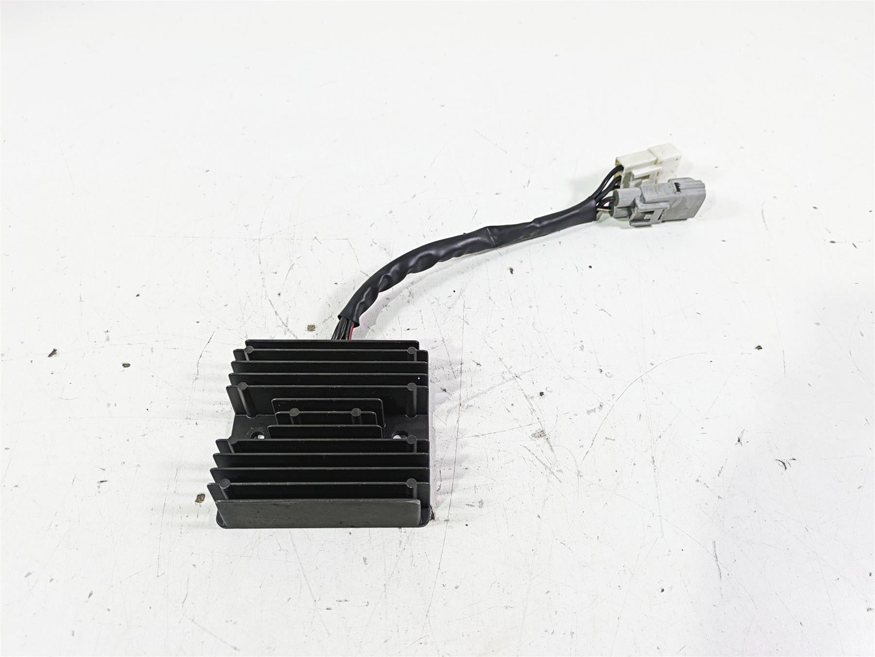 2018 Suzuki GSX1300 R Hayabusa Rectifier Voltage Regulator SH820AE 32800-10G40 {{ shop.shopifyCountryName }} - Mototech271