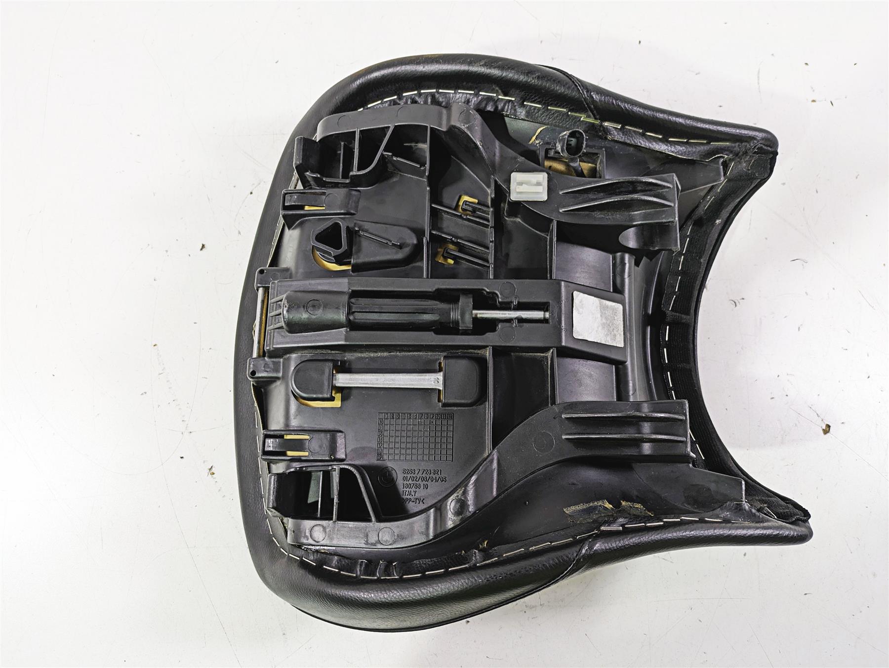 2014 BMW R1200 RT RTW K52 Front Heated Seat Saddle 52538544784 {{ shop.shopifyCountryName }} - Mototech271