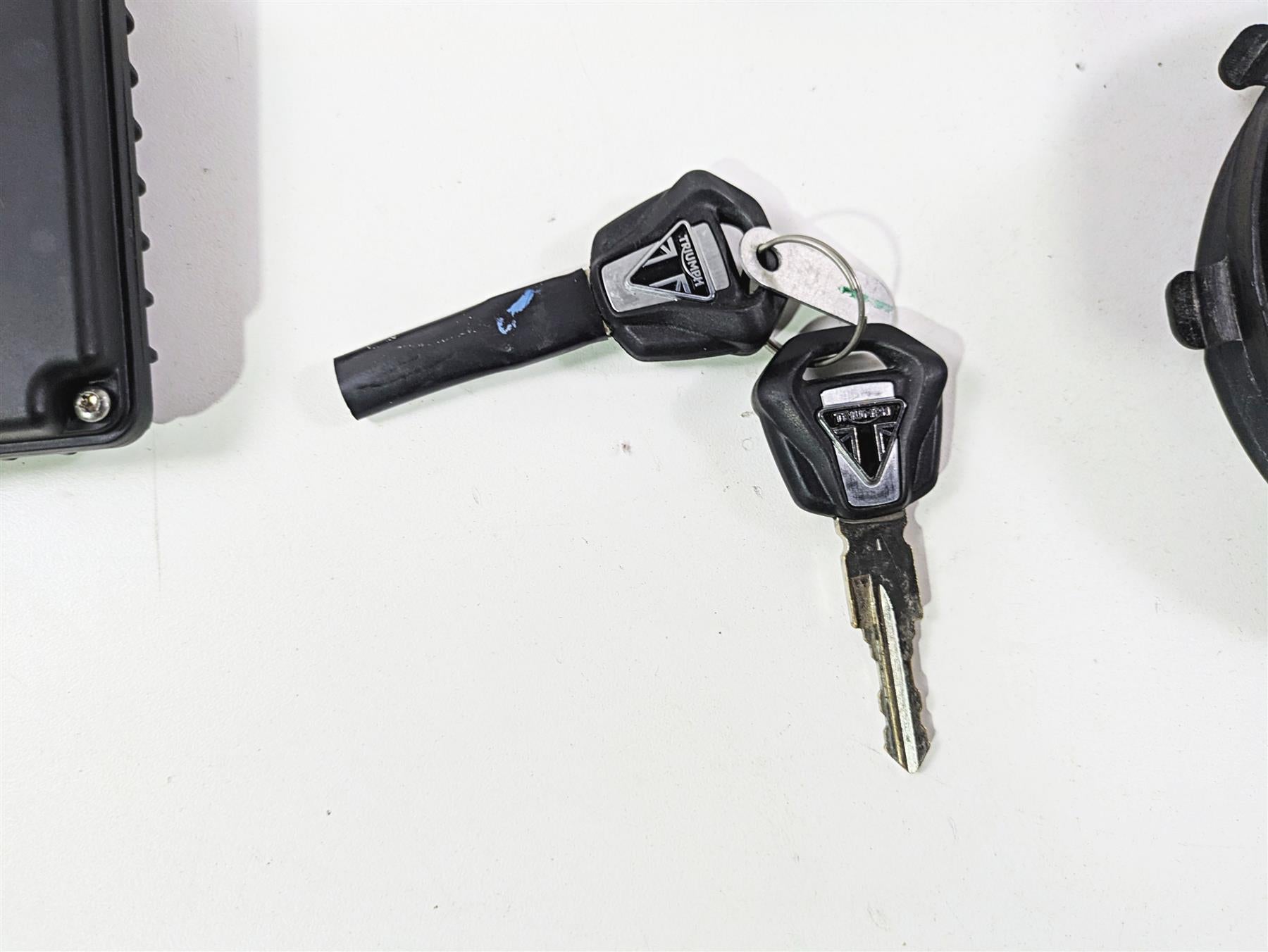 2024 Triumph Street Triple 765 R BT Moto Cdi & Ignition Switch Key Set T1298885 {{ shop.shopifyCountryName }} - Mototech271