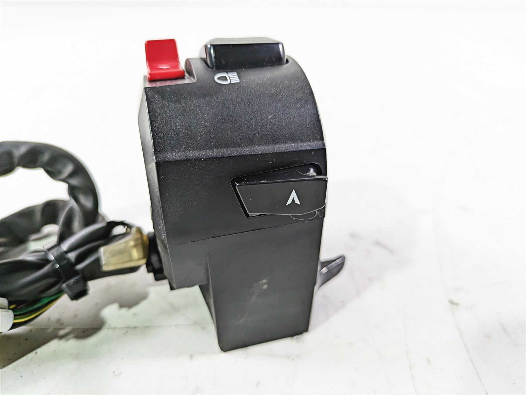 2016 Suzuki GSXR1000 Left Hand Turn Signal Lights Control Switch 37400-47H10 {{ shop.shopifyCountryName }} - Mototech271