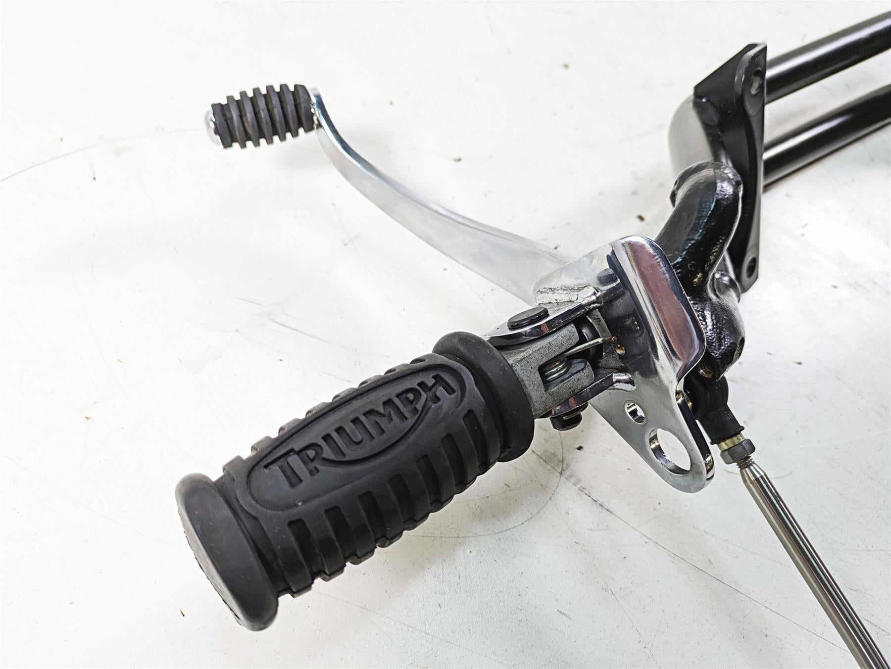 2011 Triumph America Front Footpeg Control Lever Set - Read T2082001 T2080733 {{ shop.shopifyCountryName }} - Mototech271